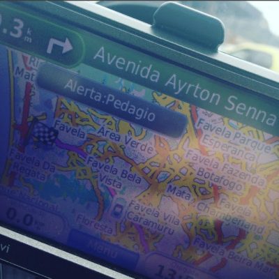 Dirigindo com GPS / Waze no Rio