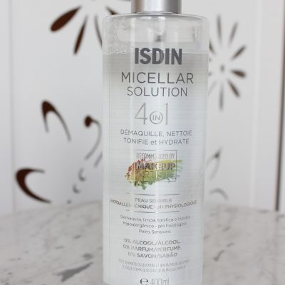 Usando a Isdin Micellar Solution para limpeza de pele (água micelar da Isdin)
