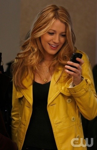 Trench Coat amarelo Blake Lively
